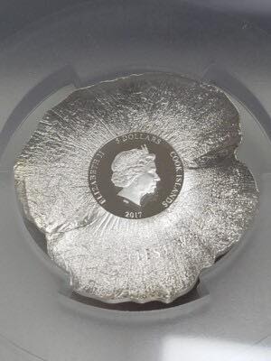 2017 Cook Islands - Remembrance Poppy – Tribute to the Fallen 1 Oz Silver Colored Coin image 3